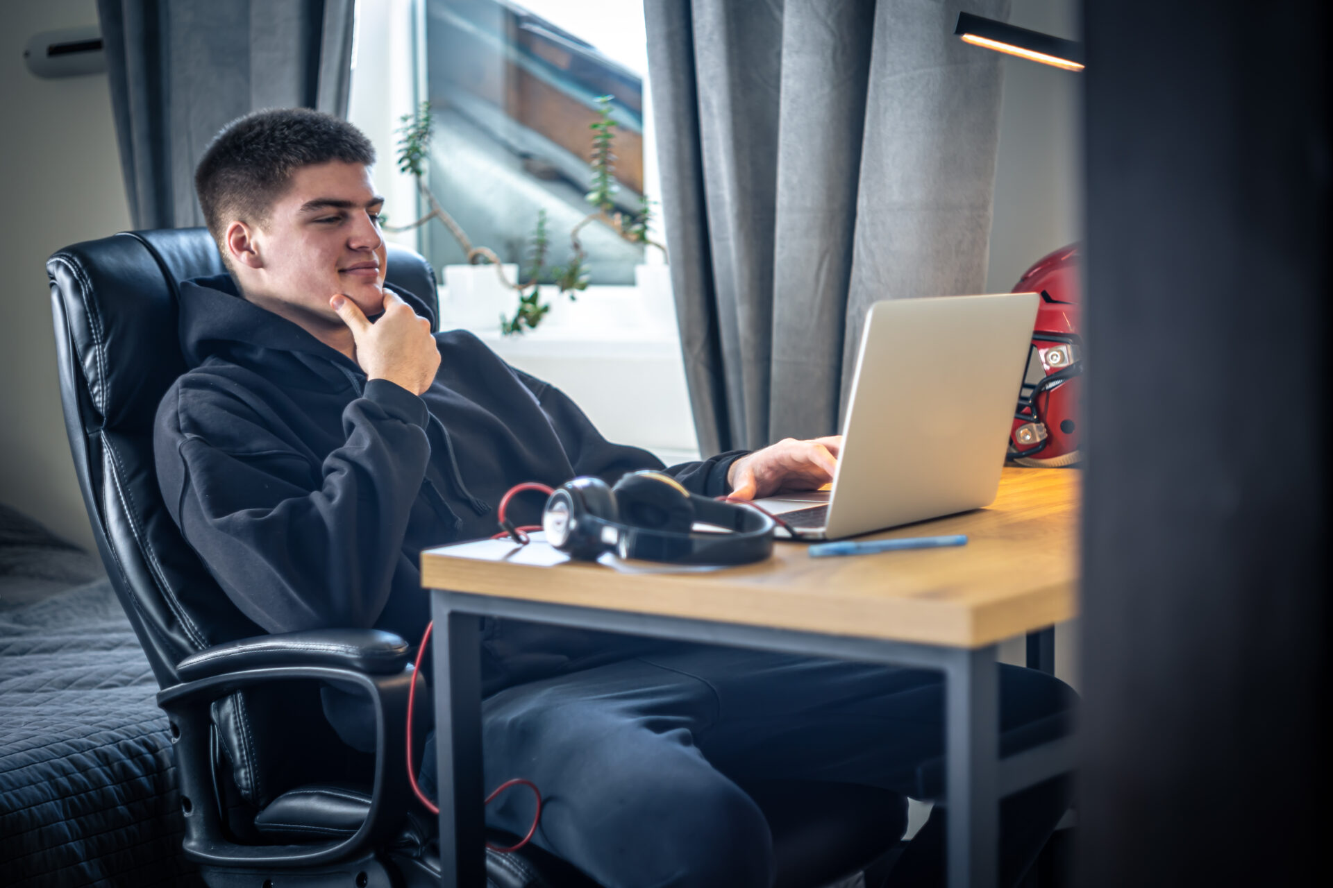 Starlink for Remote Workers in Dubai: Is It the Best Internet for Your UAE Visa Lifestyle?